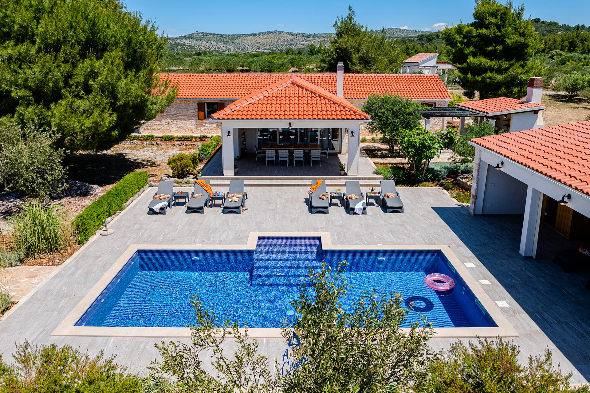 534c08b2c0304fcb9ac3a412ae423993