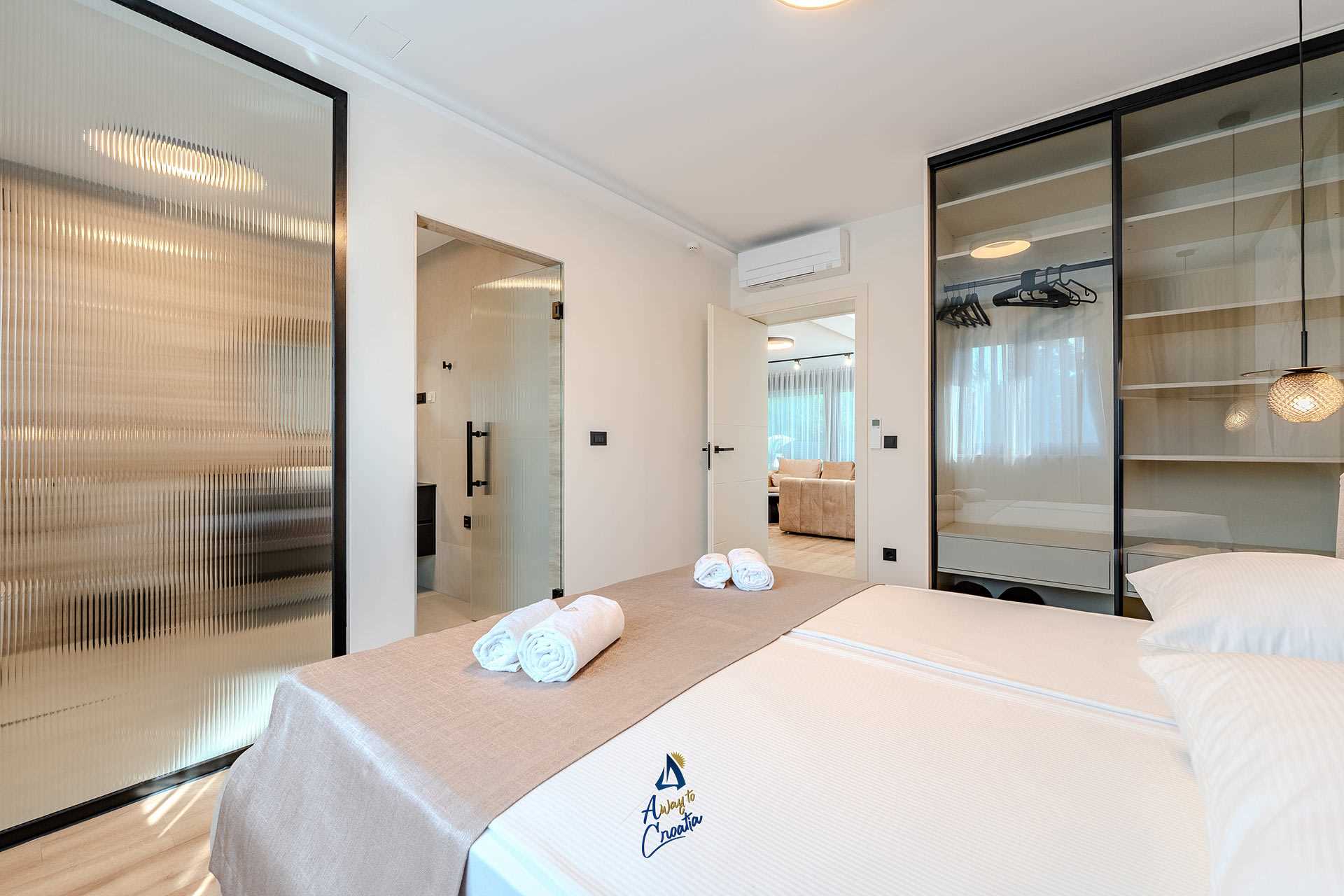 10dbf311c0f84b68bd037e4b76f15071