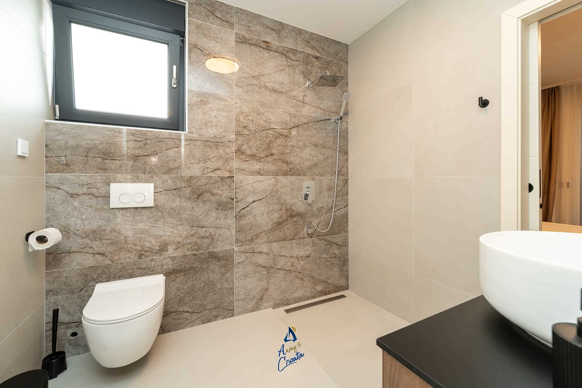 26f600a8def74c5487448d2ee2d461b3