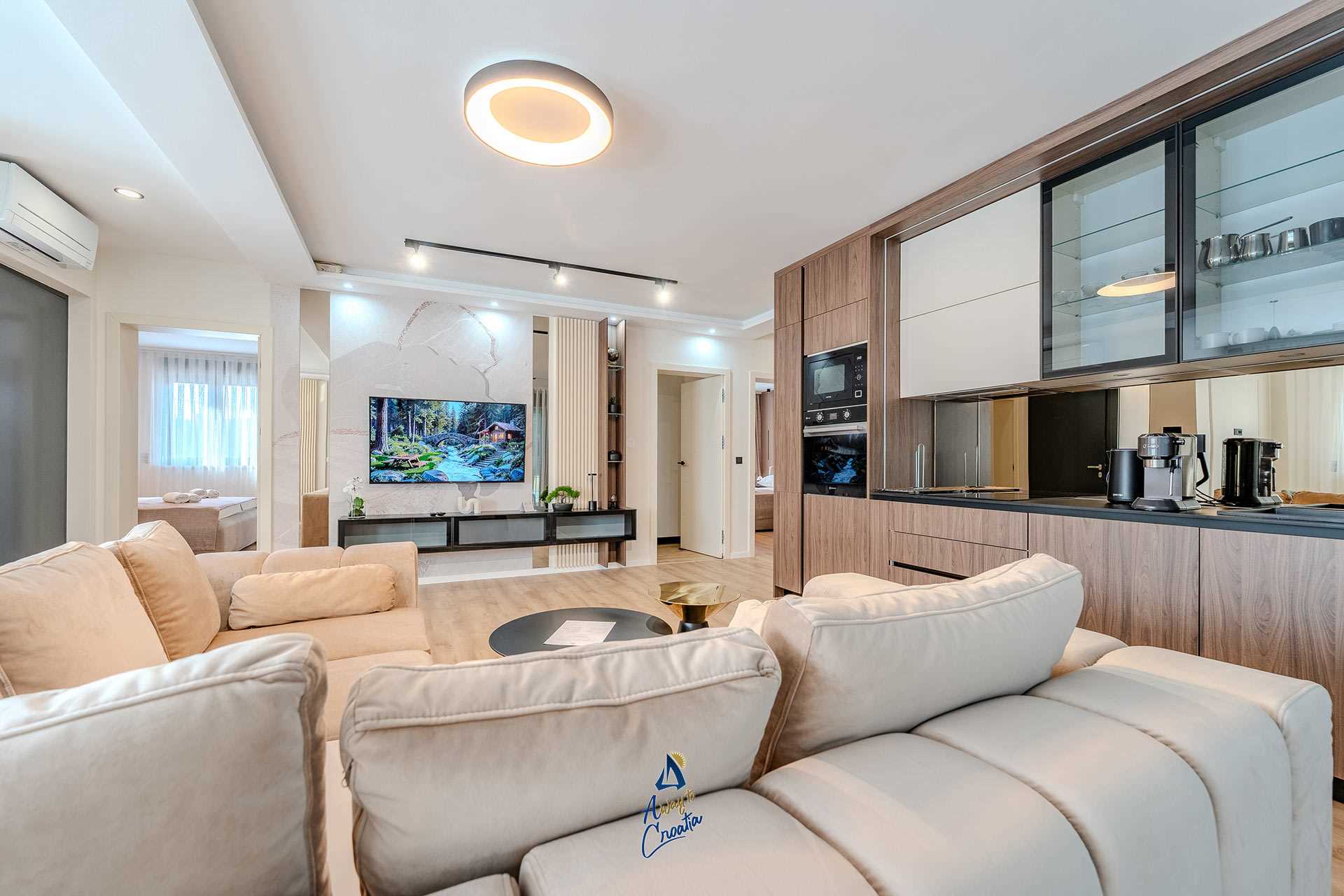 7799ddfd00914d07bcc6a3b2b8543027