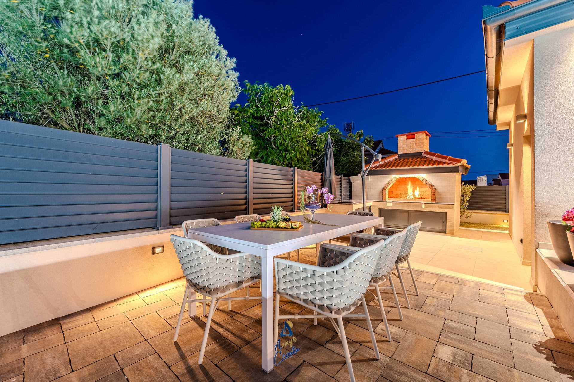 784d92456b484f1aa82af3c353e17eee