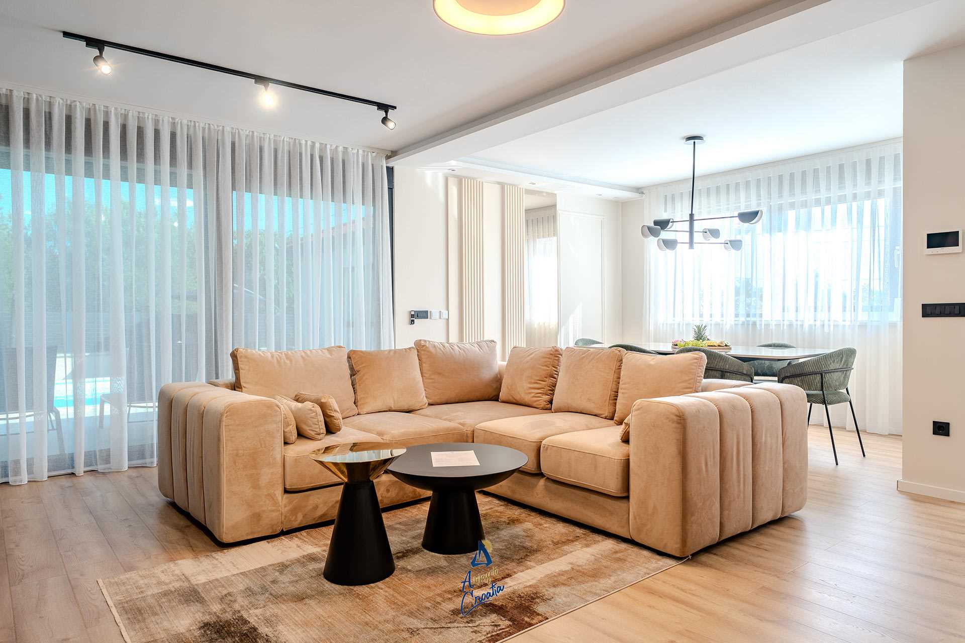 E5f1ac6175c44512b602cd12e256c546