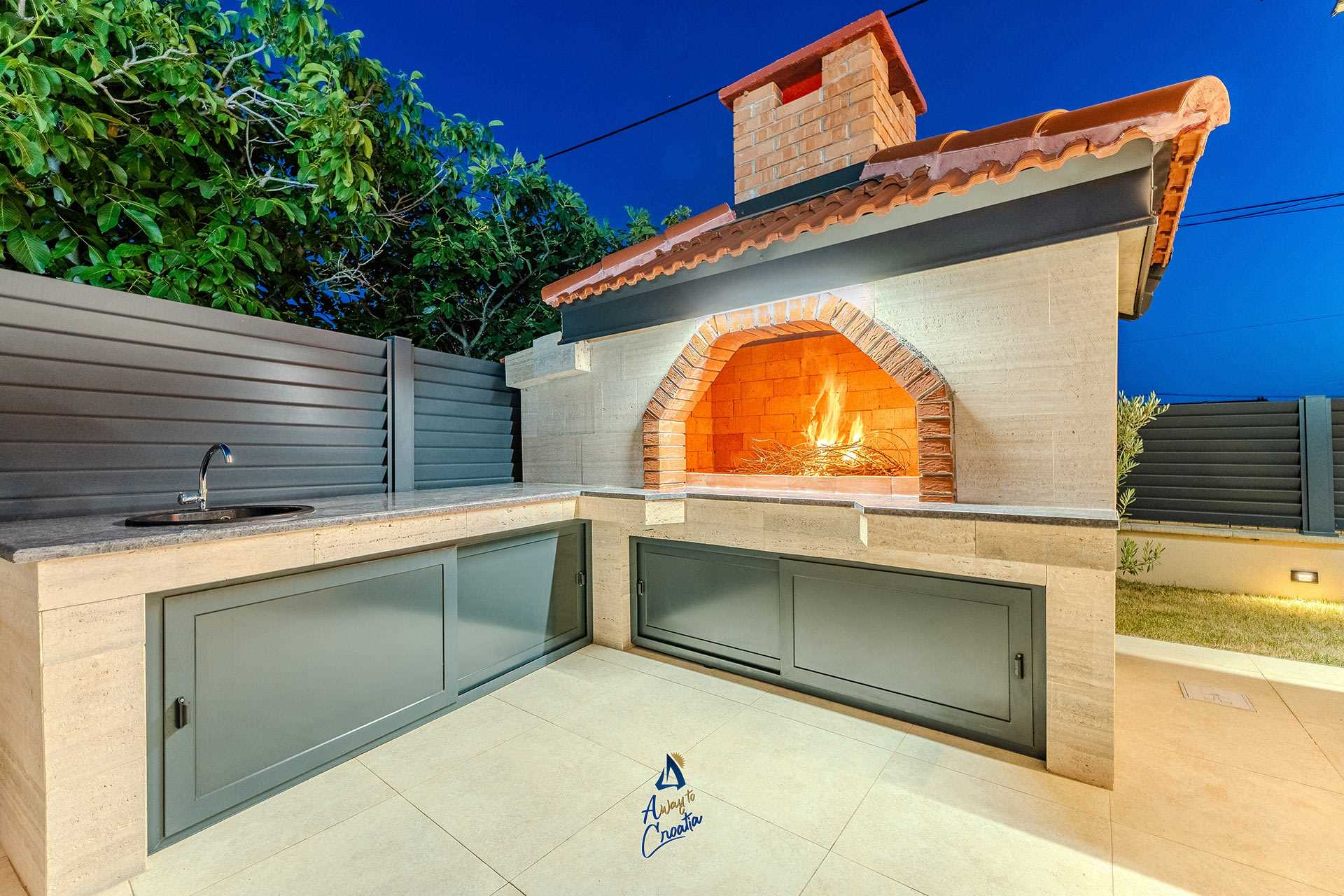 Ebbe6e3c8e37463b868aaaa2d9c87332