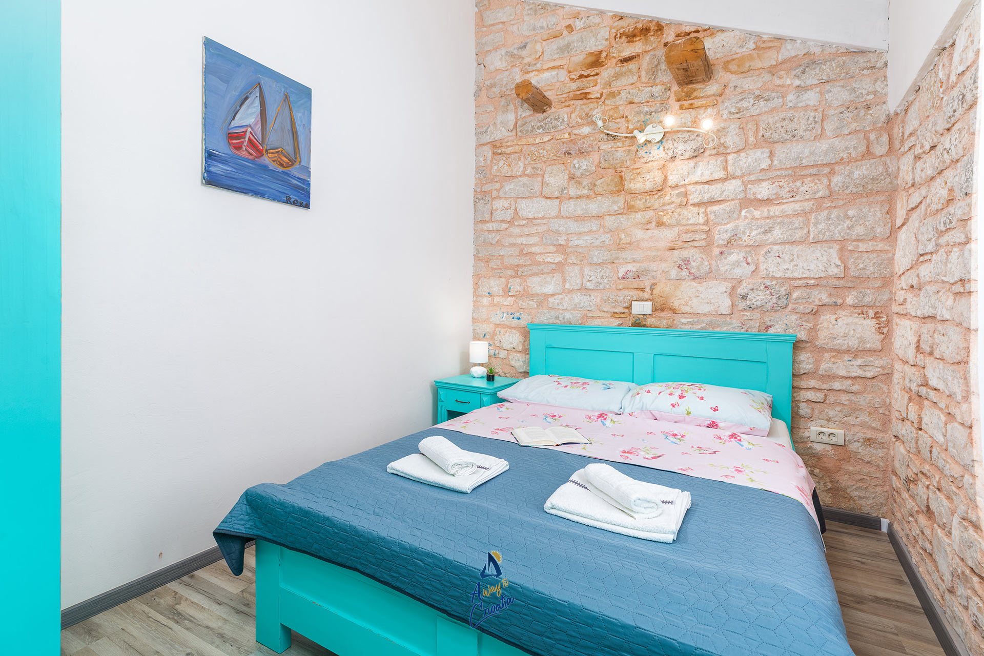 06f2d3a6eeee4aa7a39de1c09f163a77