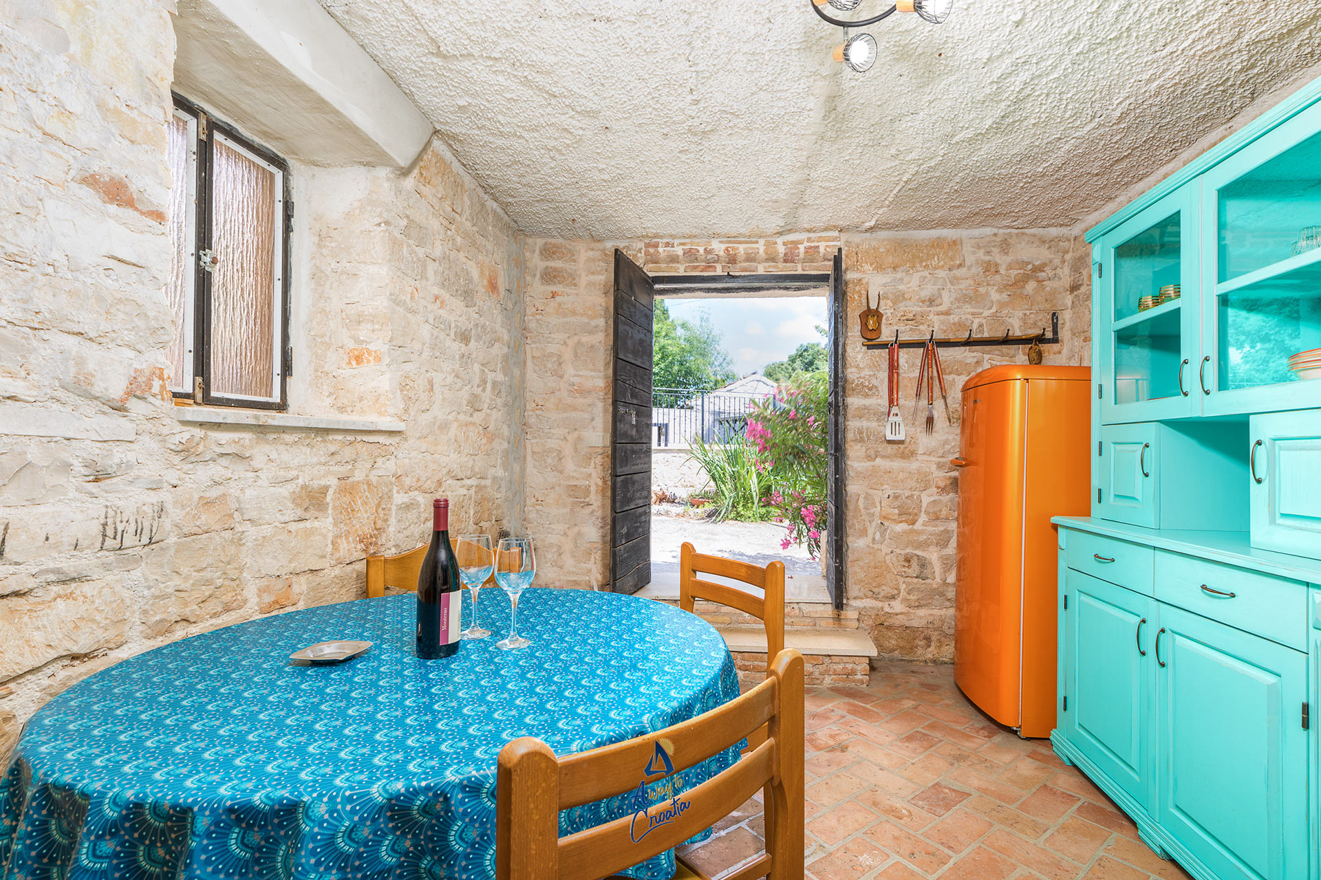 7fb613ff245c40bdb0d56c324065e349