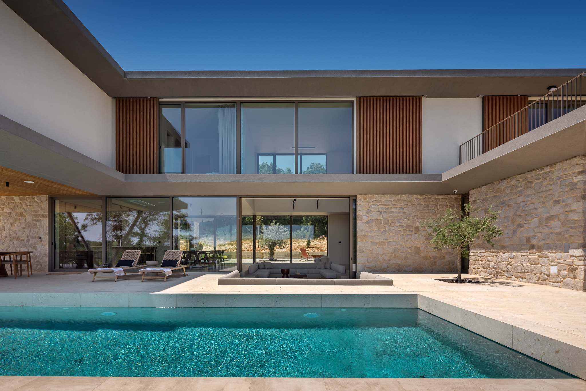 E624e7c2c7f2405f8f9b501218cf8773